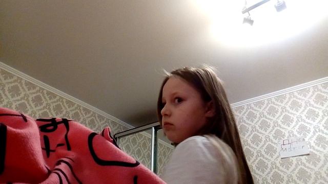 Настя сломала руку?