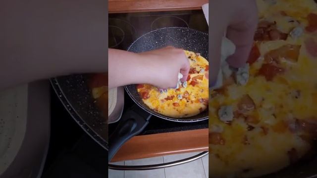 Яичница с беконом с утра на завтрак) смотреть онлайн