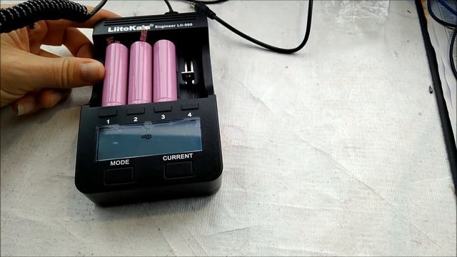 Распаковка зарядника для Li-Ion аккумуляторов LiitoKala Lii-500 и проверка емкости банок 18650. смотреть онлайн
