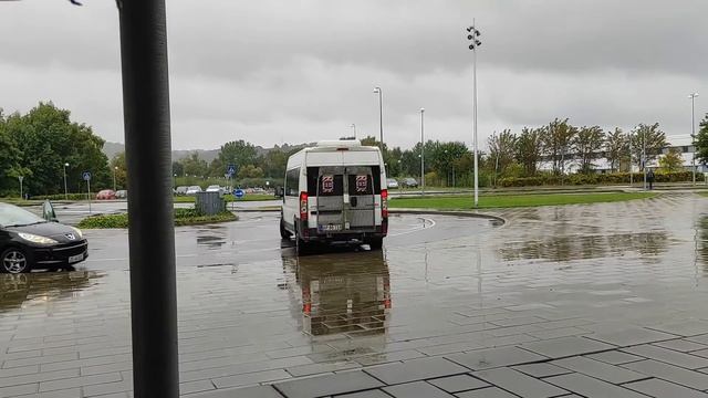 И снова бассейн! Инвалидная коляска не помеха. смотреть онлайн