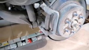 Замена задних колодок и диагностика ходовой Nissan Pathfinder, и ремонт Santafe.