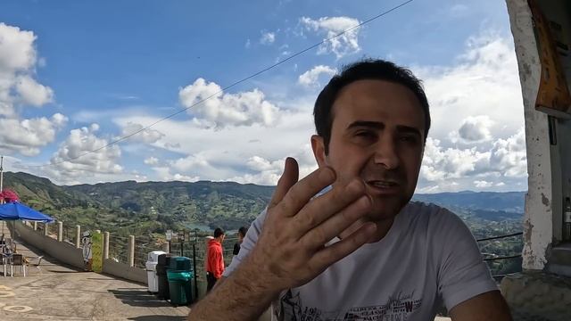 Kolombiya’daki Son Durak | En Güzel Bölgesi - GUATAPE, El Penol Dağı (740 Basamak Çıktık) смотреть онлайн