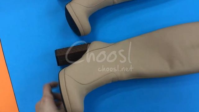 Сапоги кожаные на каблуке питон Choosl смотреть онлайн