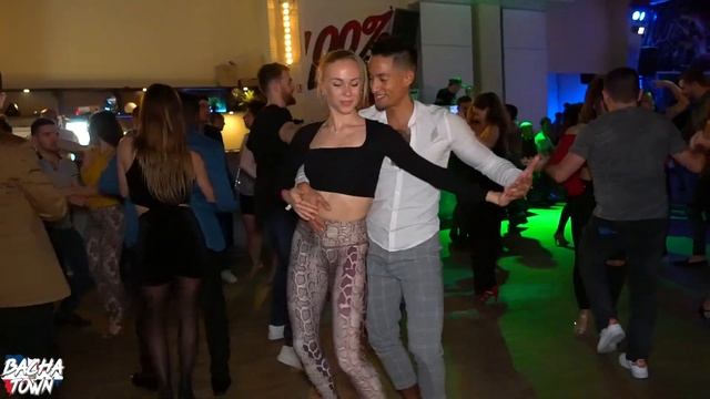 Micka & Zoé / DJ Khalid - Como Mirarte / Bachata Social смотреть онлайн
