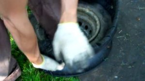 Клумба из колеса / Раскрыт секрет как вывернуть резину наружу / Поделки Sekretmastera