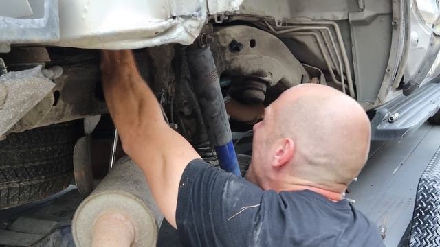 Rebuilding a GMC Yukon hit by a semi Part 1 смотреть онлайн