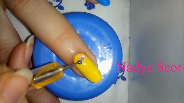 Как сделать маникюр ярким и модным ? Весенний со стразами | Nail art Tutorial 2016 | смотреть онлайн