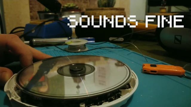 Sony CD Walkman D-EJ000 - Weird Distortion Fault (Fixing Old Junk, Quick Vid) смотреть онлайн