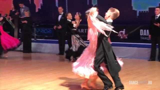 Кондратьев Григорий - Потапова Екатерина, 1/2 Quickstep смотреть онлайн