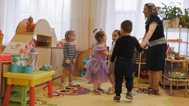Little Marina празднует день рождения в детском саду 4 года, самый лучшие воспитатели и сад :) смотреть онлайн