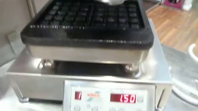 Silex Grills - Silex Waffle Baker Demonstration Part 1 смотреть онлайн