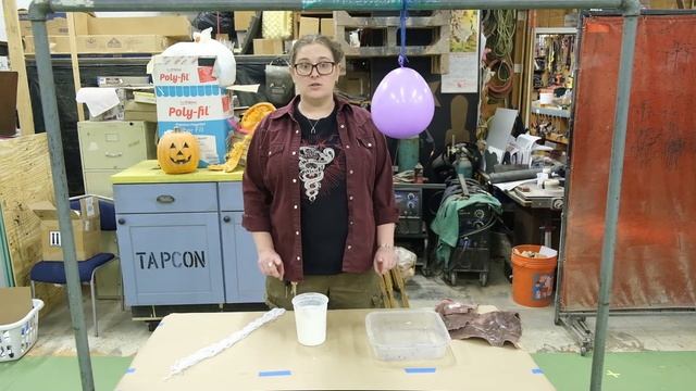 Halloween Craft: Yarn Spider Nests смотреть онлайн