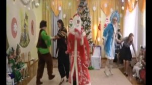 Дед мороз зажигает на утреннике дочки