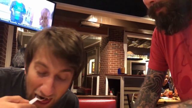 Achievement Hunter: Geoff's Reaction To Jeremy's Burger смотреть онлайн
