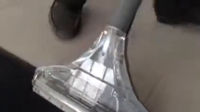 Karcher Puzzi 10 1 Carpet Cleaning Machine demonstration смотреть онлайн