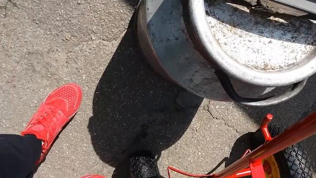 Тачка для перевозки бедонов смотреть онлайн