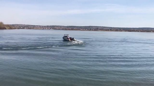 Замер скорости на лодке Риф Тритон 390 / Обзор лодки Риф Тритон 390 / Дистанция на лодку Риф Тритон