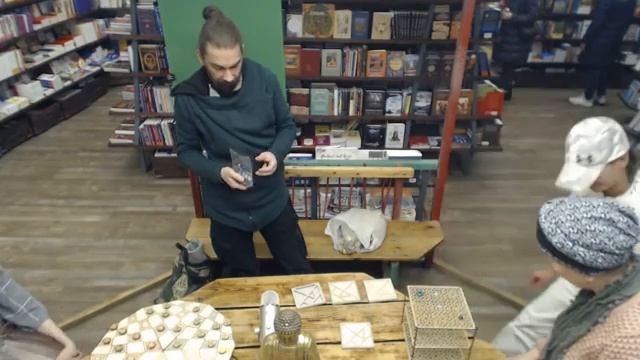 Играем в Сказочные игры: Танграм, куб времени, шашки на троих. смотреть онлайн