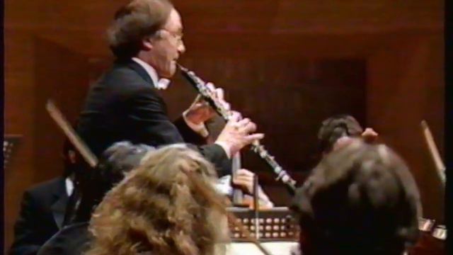 Mozart: Oboe (Flute) Concerto No. 1 in G major, K. 313 - mov. I, Orpheus Chamber Orchestra смотреть онлайн