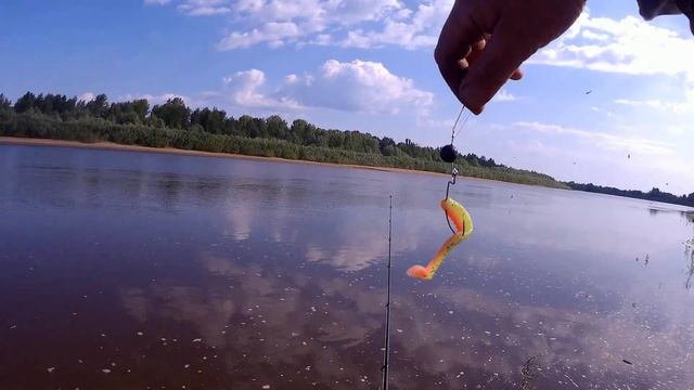 Лучшая резина на судака. Клев у города ласточек смотреть онлайн