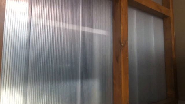 Пример применения Замковой панели из сотового поликарбоната Novattro Prof 330 10-4 C в офисе смотреть онлайн