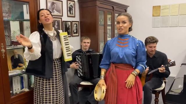 Как на улице огонь - Ансамбль Пламень - Елена Щербакова, Татьяна Макеева (Куртукова) смотреть онлайн