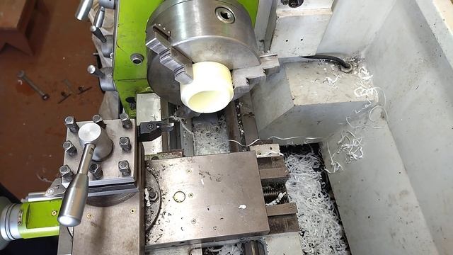 Токарный станок CJM 280. Защитный колпачок ступицы. смотреть онлайн