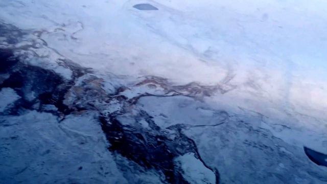 Дно высохшего Аральского моря, вид из окна самолета. смотреть онлайн