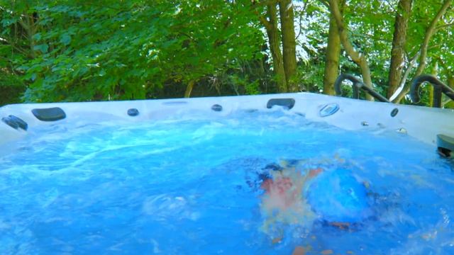 Swimming in pregnancy: Pro triathlete Meredith Kessler shares training смотреть онлайн