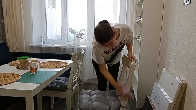 Книжный шкаф в гостиной//Наведём порядок вместе//Уборка гостиной смотреть онлайн