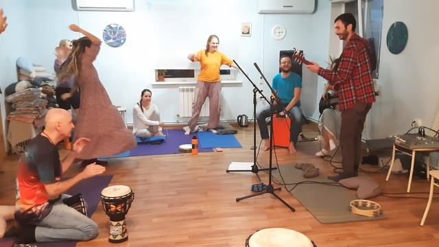 Guitar Improvisation after mantra jam - Mahesh смотреть онлайн