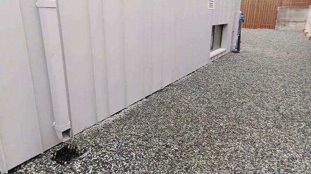 Дизайн в серых тонах в городском доме. (Камни, пошаговые дорожки, ливневка, автополив, кашпо и т.д. смотреть онлайн