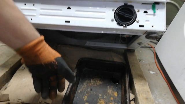 Прочистка фильтра Индезит IWSE5105 смотреть онлайн