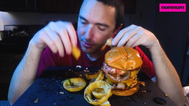 2X GIANT BACON DOUBLE CHEESE BURGERS DELUXE ! * MUKBANG * NOMNOMSAMMIEBOY смотреть онлайн