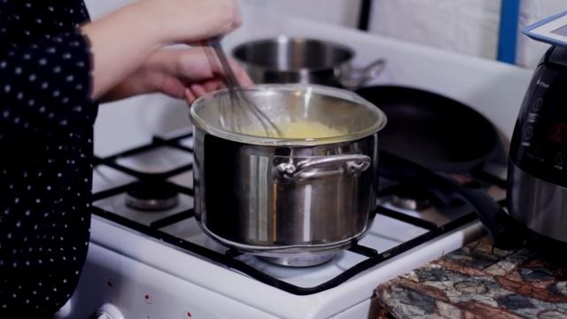 Голландский соус, яйца бенедикт или как я переводила продукты/ Рецепты и Реальность / Вып. 269 смотреть онлайн