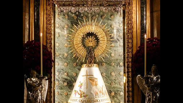 Mes de abril de 2019 junto a la Virgen del Pilar de Zaragoza смотреть онлайн