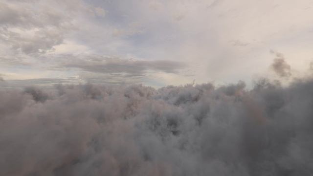 Полёт над Серыми Облаками. Бесплатный Видео Футаж. Бесконечный Бесшовный цикл смотреть онлайн