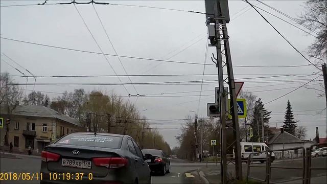 Будни челябинской велосипедистки.Маршрутчик не дал проехать смотреть онлайн