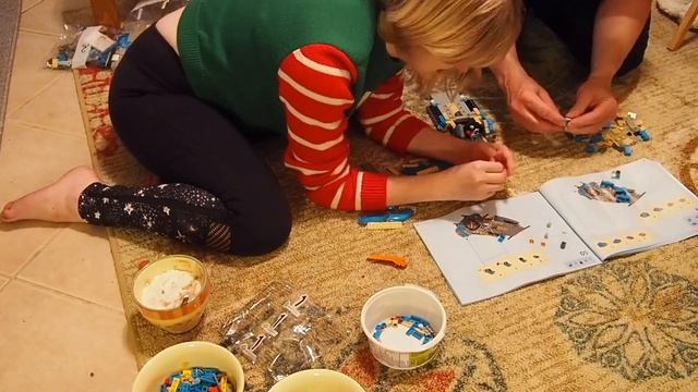 Building the LEGO Creator Volkswagen Beetle 1167 pieces! смотреть онлайн