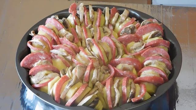 Картофель запеченный "Картошечка-гармошечка" ,приготовление , кухня крош смотреть онлайн