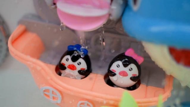 Игрушка для купания на присосках "Дельфинчик". Развивающие игры для малышей. Артикул 9916A смотреть онлайн