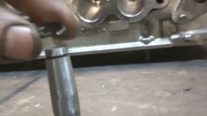 Сделал приспособление для запрессовки стопорных колец направляющих втулок клапанов.