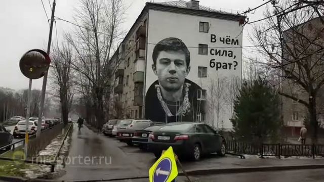 В Москве на фасаде дома появился огромный портрет Сергея Бодрова смотреть онлайн
