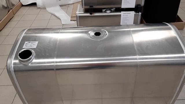 Бак Вольво и Рено, 530 литров, из алюминия, D-образный. Бак в Бронницах. (М.О.) смотреть онлайн