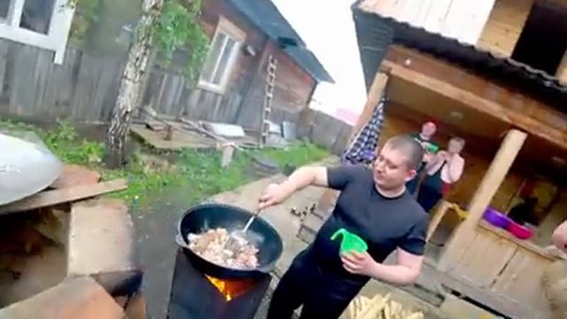 Плов в казане/Pilaf in a cauldron смотреть онлайн