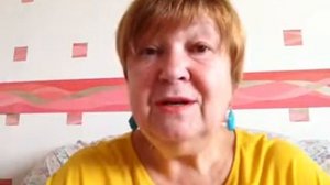 Бабушка поет колыбельную