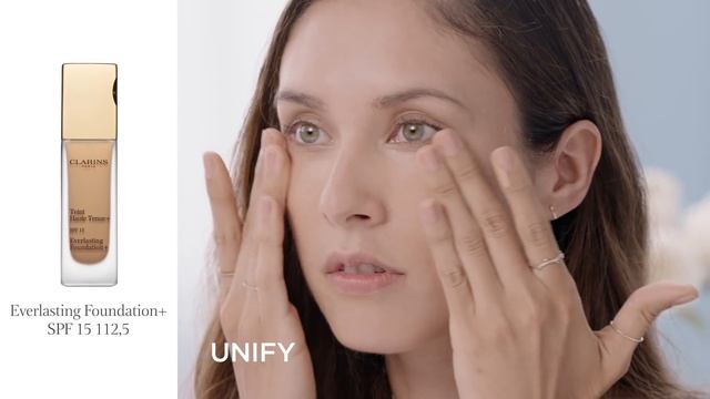 How to achieve a long lasting complexion with Gracy Villareal | Clarins смотреть онлайн