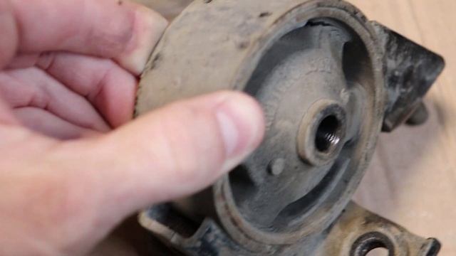 Замена задней подушки ДВС Toyota Corolla AE100 (4a,5a,7a,4e,5e) смотреть онлайн