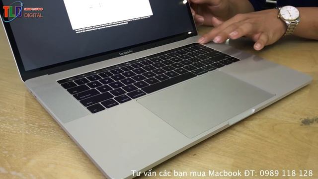 Bỏ Ra 50 Củ Mua Macbook Pro 15 inch Touch 2017 Bạn Được Những Gì смотреть онлайн