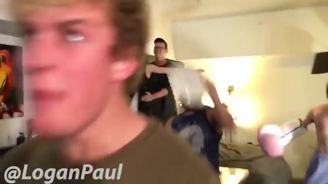 Лео получил Оскара! Реакция смотреть онлайн